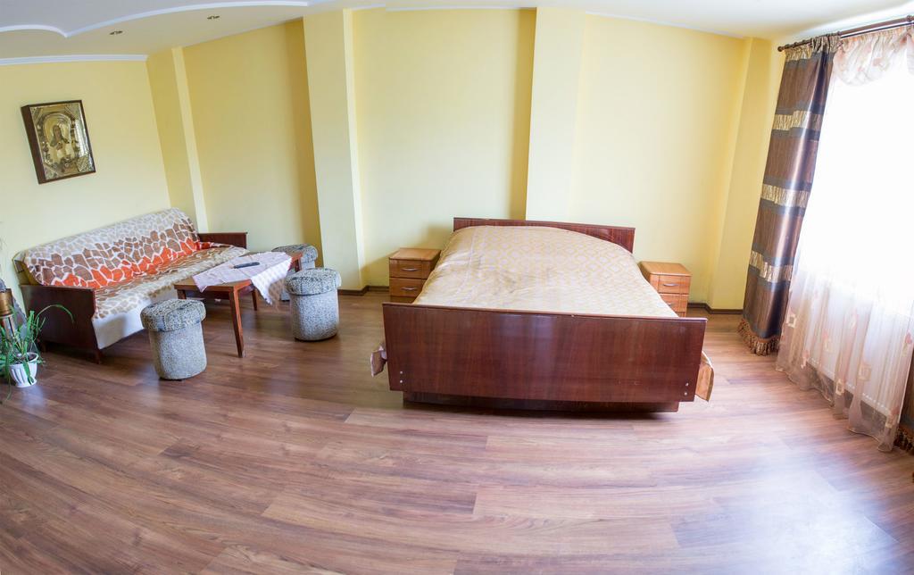 Guest House Cherepaha Kamjanets-Podilskyi Eksteriør billede